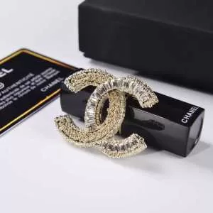 ブローチ シャネル CHANEL 夏の大人カジュアルスタイル 2020春夏の大注目トレンド