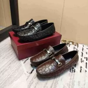 着心地もなめらかで快適 サルヴァトーレフェラガモ2020トレンドカラー秋冬セール FERRAGAMO ローファー とにかく完璧ブランド新作