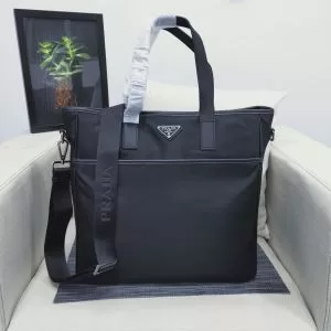 【最新】2020年秋冬のトレンド速報 ハンドバッグ 優しいのに存在感 プラダ PRADA 毎日はちょっとイイ秋冬新品