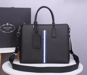 大人気のブランドの新作 ハンドバッグ 取り入れやすい プラダ PRADA 確定となる上品