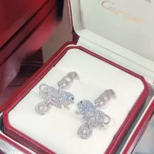 差をつけたい人にもおすすめ カルティエこの時期の一番人気は CARTIER 20SSトレンド ピアス