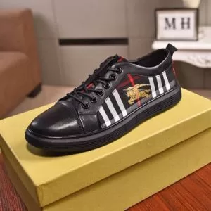 バーバリー おしゃれに大人の必見 BURBERRY 狙える優秀アイテム スニーカー
