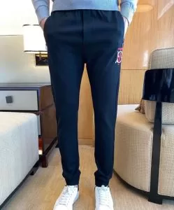 普段のファッション バーバリー BURBERRY取り入れやすい ジーンズ 人気を集め