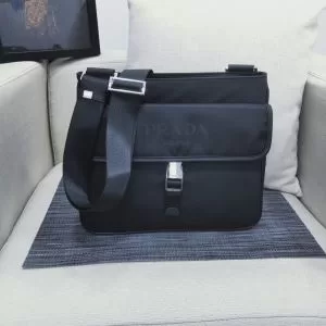PRADA 今シーズン注目のアイテム ショルダーバッグ 2020秋、イチオシ上品 プラダ 秋こそ楽しめるアイテム