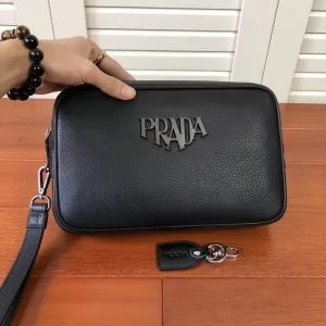 ポーチ着心地もなめらかで快適 プラダ 2020トレンドカラー秋冬セール PRADA とにかく完璧ブランド新作