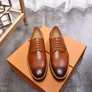 バリー BALLY おすすめ大人かわいい着こなし ビジネスシューズ カジュアルを一歩大人に 2020即旬な装いに 2色可選