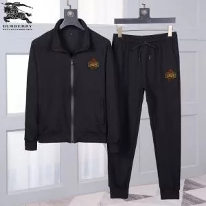 上下セット バーバリーこの時期の一番人気は BURBERRYお手頃プライス