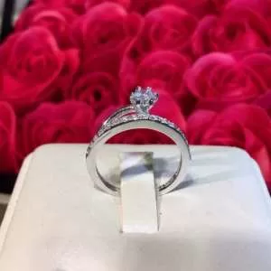 リング指輪 夏っぽさ新作アイテム ティファニー 2020春夏トレンドアイテム TiffanyCo 元気な印象のコーデ