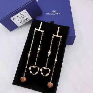イヤリング 2020春夏トレンドアイテム 暑い今こそ活躍させたい スワロフスキー SWAROVSKI