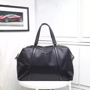 毎日はちょっとイイ秋冬新品 プラダファッショントレンドを早速チェック PRADA ハンドバッグ 2020秋冬流行ファション