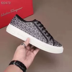 価格も嬉しいアイテム ローファー 手頃価格でカブり知らず サルヴァトーレフェラガモ FERRAGAMO