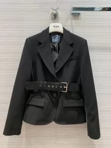 ハーフコート　秋にはやる最新作を先取り　プラダ 2020秋冬トレンドアイテム　PRADA さわやかに新品おすすめ