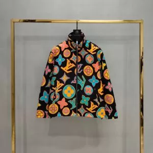 冬を彩る2020SS新作 LOUIS VUITTON ルイ ヴィトン ブルゾン 冬のスタイルの幅が広がりそう