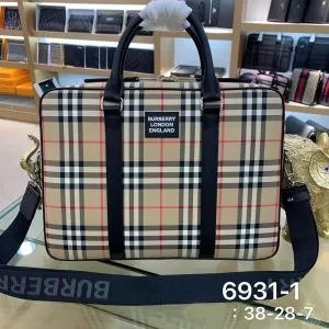 バーバリー日本未入荷カラー BURBERRY 上品に着こなせ メンズ ショルダーバッグ 注目を集めてる