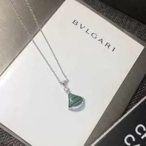 ブルガリ BVLGARI ネックレス 魅力的なカラー使い 《2020年》今、注目のストリート
