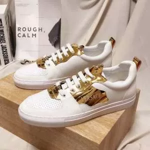 ヴェルサーチ秋冬もちろん主役級 VERSACE 大人かわいい秋冬コーデを楽しみ ランニングシューズ 2020秋のファッショントレンドはこれ