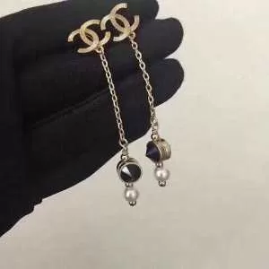 クールな印象を引き立て シャネル CHANEL グッと大人っぽい印象に ピアス 2020年の夏のマスト