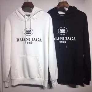 人気ファッション雑誌でも掲載 2020秋冬トレンドアイテム バレンシアガ BALENCIAGA パーカー 2色可選