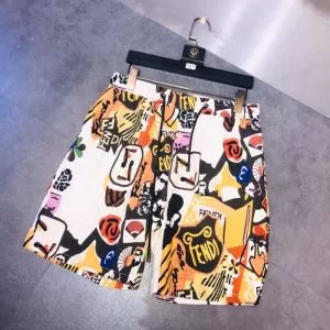 この時期の一番人気は ショートパンツ コーデの完成度を高める フェンディさらに魅力的 FENDI