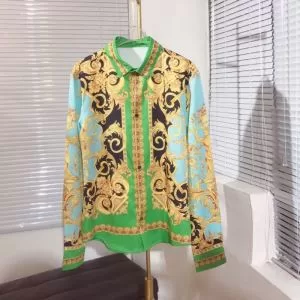 2色可選 おしゃれさんはいち早く取り 2020秋冬人気色おすすめ VERSACE ヴェルサーチ シャツ