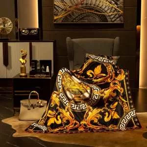 夏はエアコンの効いた部屋対応 ヴェルサーチ 数量限定で登場するブランケット VERSACE ブランケット毎日安心してお使える