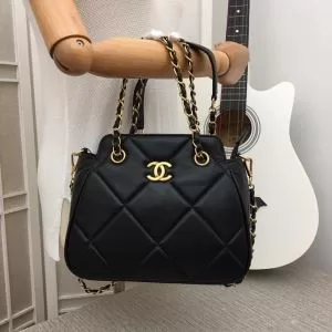 2色選択可 きちんと感が抜群 シャネル 夏らしい季節感 CHANEL クールな印象を引き立て レディースバッグ 2020即旬な装いに