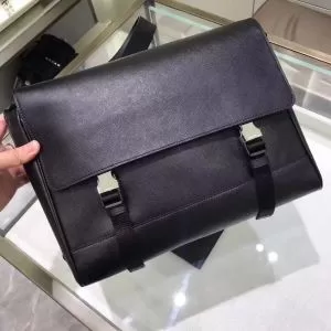 秋にこれがはやりそう プラダ PRADA 注目の秋ファッション一番 ハンドバッグ 2020秋冬トレンド押さえておきたい