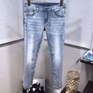 ARMANI 非常にシンプルなデザインな アルマーニ 幅広いアイテムを展開 デニムパンツ
