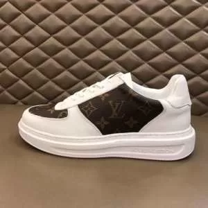 2020秋のファッショントレンドはこれ ルイ ヴィトン 秋ファションのトレンド LOUIS VUITTON 一番おしゃれ秋冬トレンド ランニングシューズ