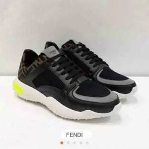 ランニングシューズ 今年注目すべき秋冬ファッション フェンディ ヒットする秋冬コレクション FENDI 2020トレンドアイテム激安