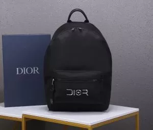ファッションに取り入れよう ディオール DIOR 限定アイテム特集 リュック