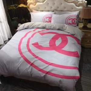 ファッションに秋の色が増えてきたアイテム シャネル 2020秋に注目したい CHANEL 寝具4点セット