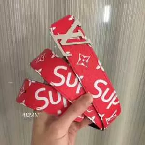 お洒落を決めるベルト モチーフ2020春夏 SUPREME 完売品