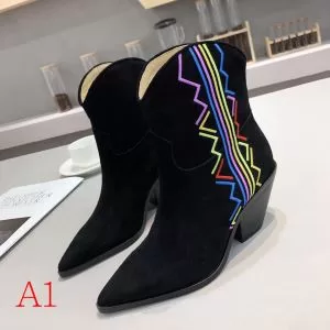 秋にこれがはやりそう ヴァレンティノ2色可選 2020秋冬トレンド押さえておきたい VALENTINO レザーブーツ おしゃれに秋を迎えるために