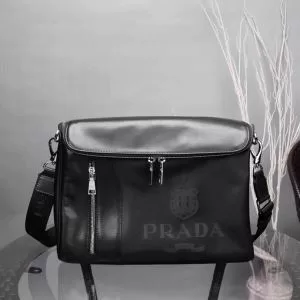 最高にCOOL秋冬新作 プラダ シンプルに着こなしたい PRADA 最速2020秋冬トレンドブランド ショルダーバッグ