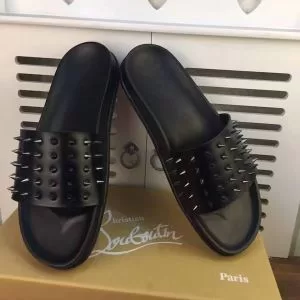 フラットシューズ すべり防止 抜群の雰囲気が作れる クリスチャンルブタン Christian Louboutin 2020