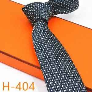 活躍するトレンドアイテム HERMES ネクタイ エルメス 速報2020年秋ファッショントレンド