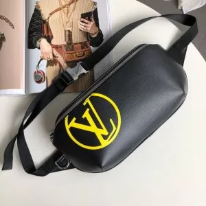 ウエストポーチ ルイ ヴィトン大人かわいい秋冬コーデを楽しみ LOUIS VUITTON 2020秋のファッショントレンドはこれ