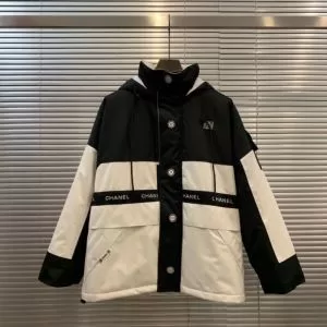 ダウンジャケット 2020秋冬最安価格新品 CHANEL シャネル 暖かさと軽い着心地を両立させている