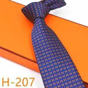 おススメの秋冬アイテムをCHECK エルメス HERMES ネクタイ 2020秋のファッショントレンドはこれ