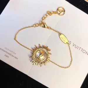に着たい ブレスレット 夏っぽさ新作アイテム ルイ ヴィトン LOUIS VUITTON 元気な印象のコーデ