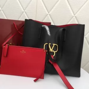 多色選択可キレイめ感が強い ヴァレンティノ 春夏の流行り2020新品VALENTINO 今旬のシルエットバランス レディースバッグ