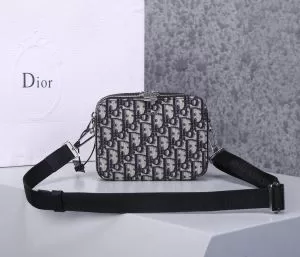 ファッションに取り入れよう ディオール DIOR お値段もお求めやすい ミニバッグ