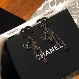気持ちいい真夏日にぴったり シャネル 清潔感のある肌見せ CHANEL ピアス おしゃれな夏ファッション2020