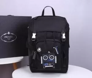程よい最新作 プラダ PRADA 春夏コレクション新品 リュック 普段見ないデザインばかり