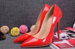 美品 2020 Christian Louboutinクリスチャンルブタン 足長に魅せてくれる　パンプス