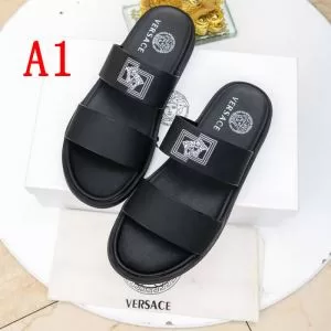 ヴェルサーチVERSACE カジュアルを一歩大人に サンダル 2色可選 グッと大人っぽい印象に 2020即旬な装いに
