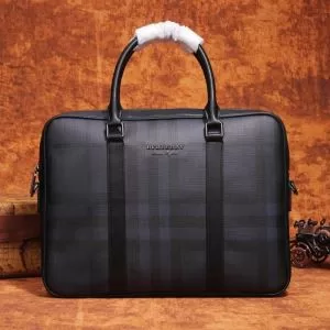 ハンドバッグ 2020秋冬大人気アイテム注目　バーバリー幅広く対応できる上品　 BURBERRY　今一番使いやすいトレンド新作