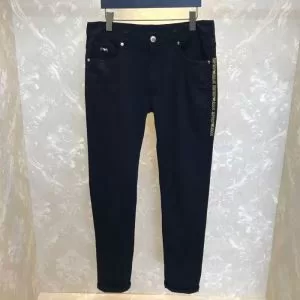 アルマーニ 是非ともオススメしたい ARMANI デニムパンツ 2020話題の商品