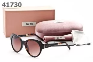 お洒落感をぐっと上げてくれるMIU MIU ミュウミュウ 上質上品なサングラス
